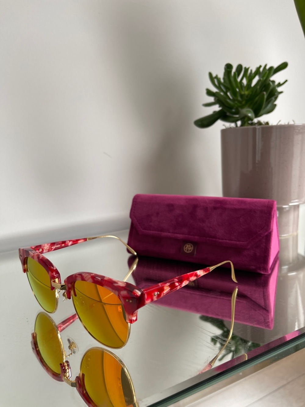 Mujosh 枠 Floral Red Cat-Eye Sunglasses with Gold Mirrors